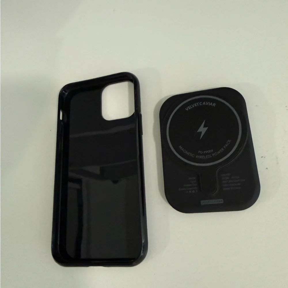 Velvet Caviar Case & MagSafe battery iPhone 12 Pro